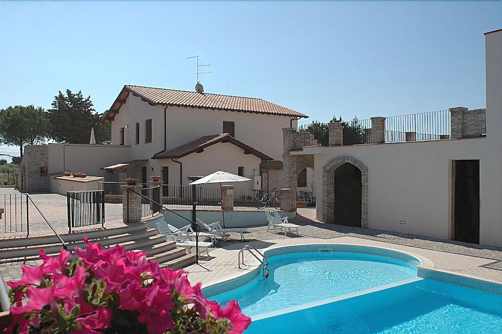 Borgo Valmarina Aparthotel Follonica Exteriör bild