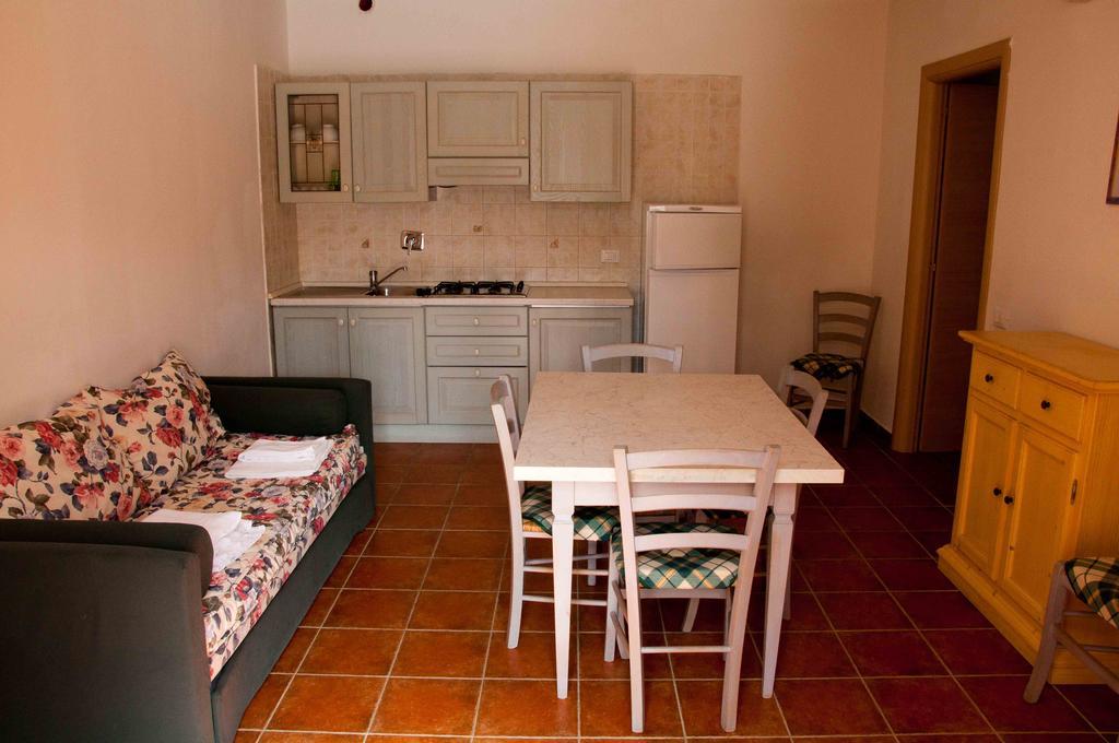 Borgo Valmarina Aparthotel Follonica Rum bild