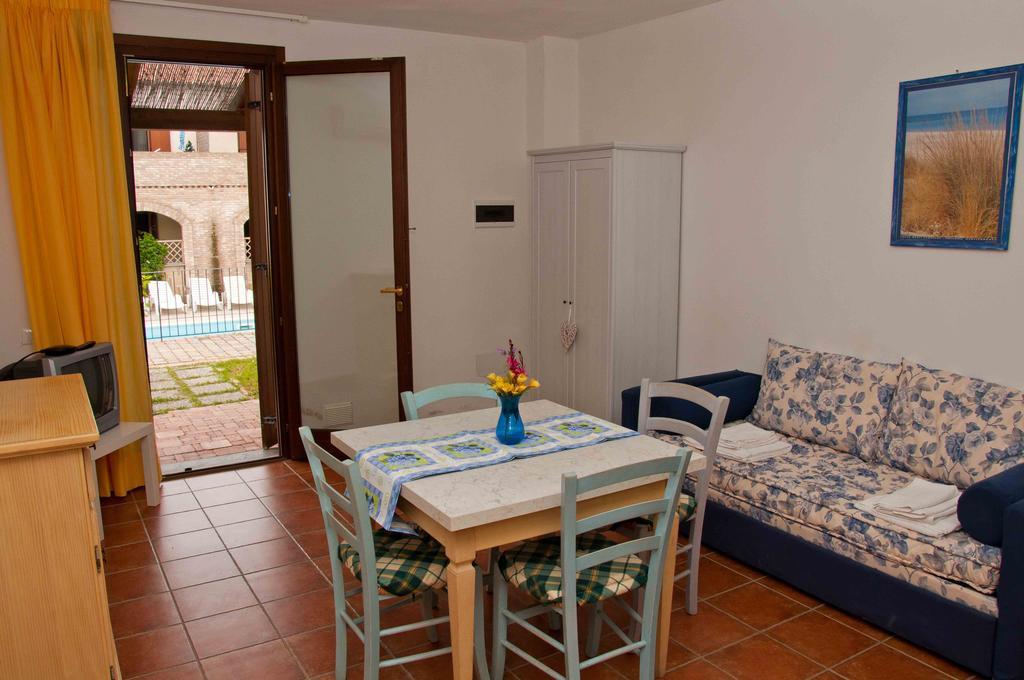 Borgo Valmarina Aparthotel Follonica Rum bild