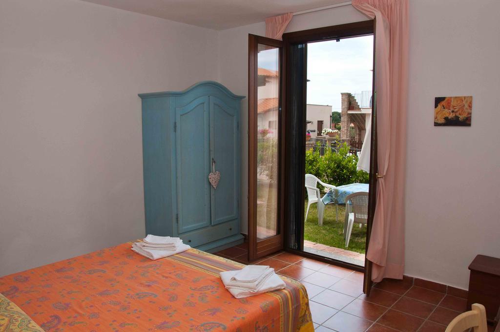 Borgo Valmarina Aparthotel Follonica Rum bild