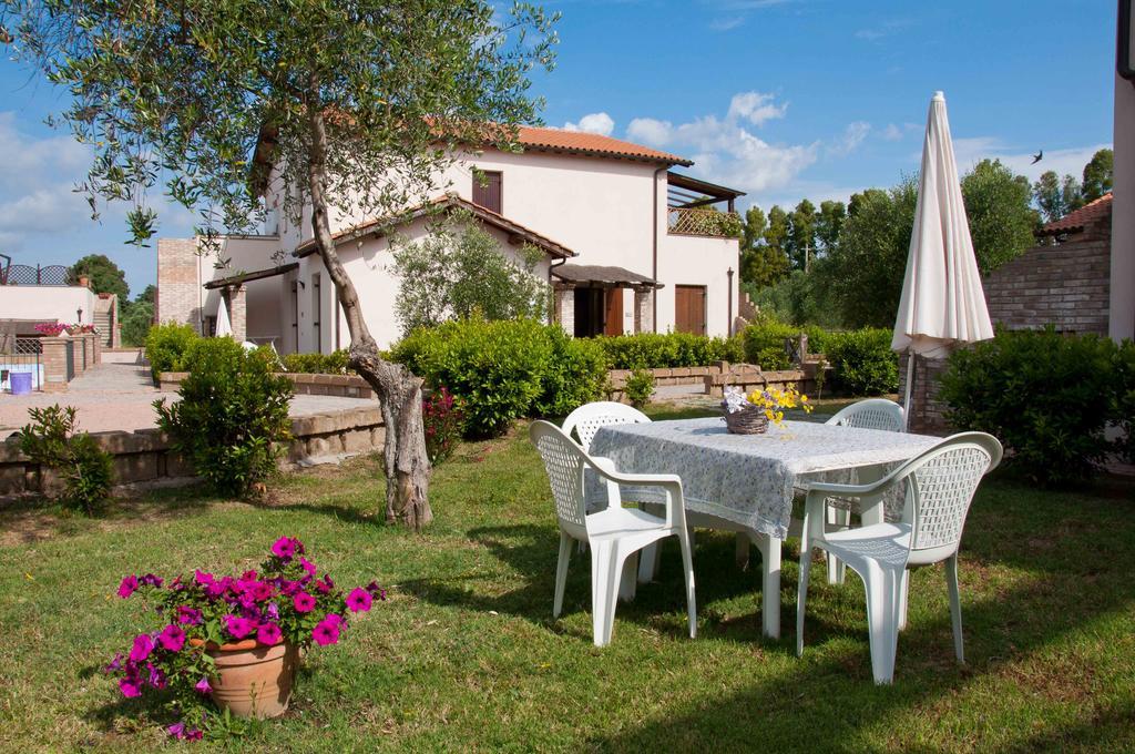 Borgo Valmarina Aparthotel Follonica Rum bild